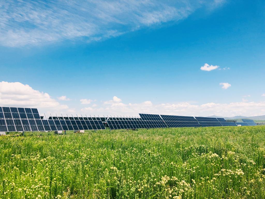 Planta fotovoltaica en construcción por Soltec