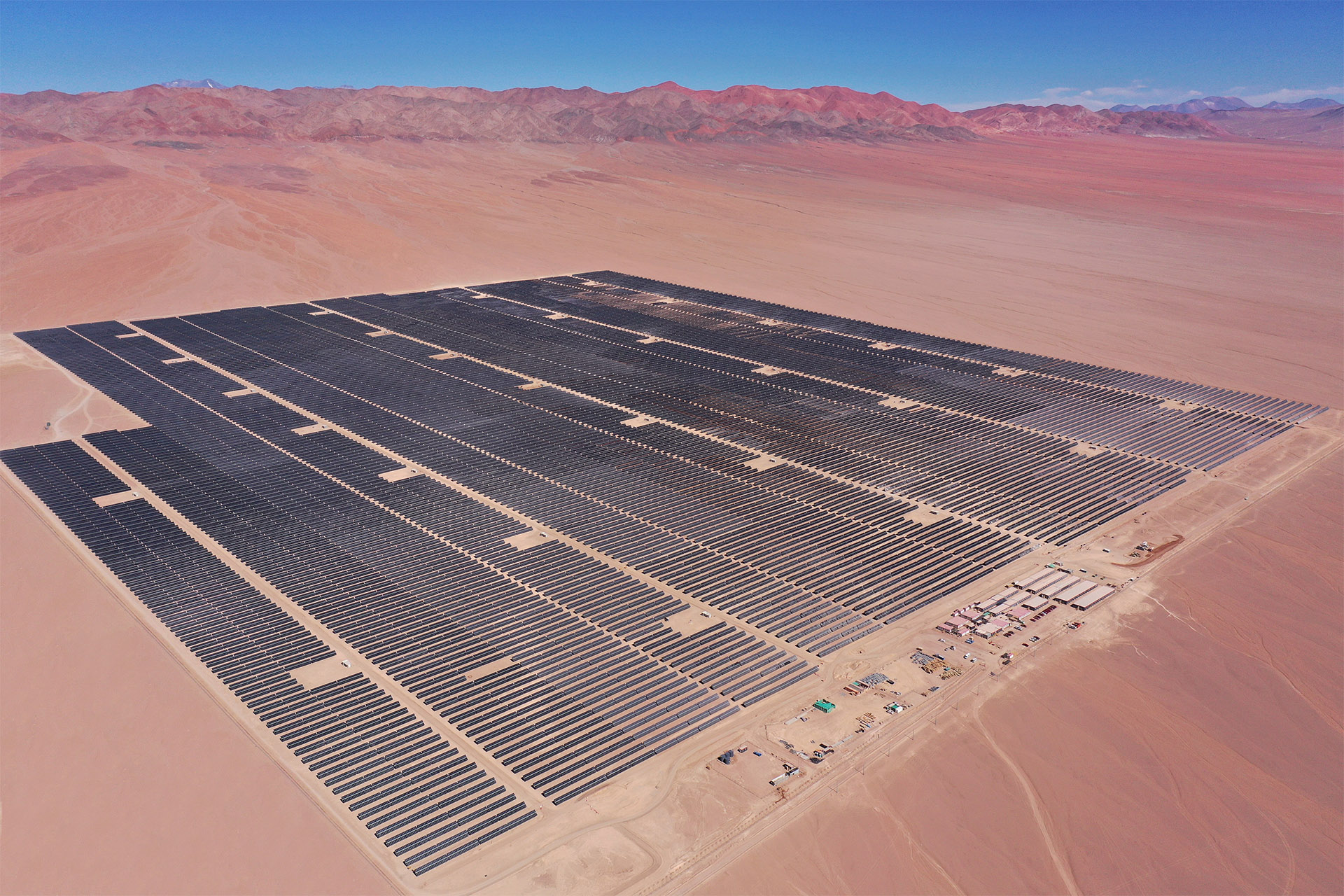 Vista aérea de una planta fotovoltaica en Chile